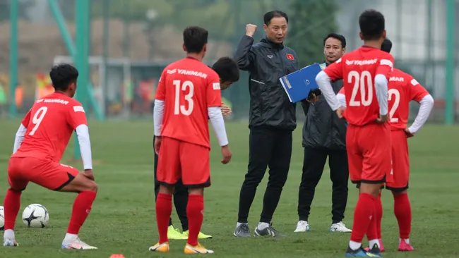 U22 Việt Nam tập buổi đầu tiên chuẩn bị cho trận đấu với ĐTQG