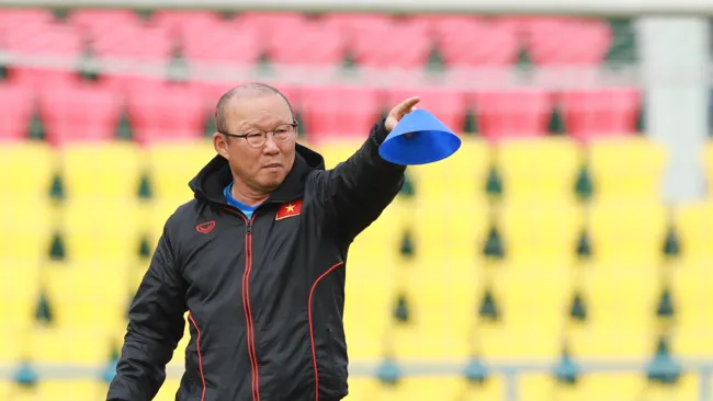 HLV Park Hang Seo đề nghị chỉnh sửa mặt sân trước trận giao hữu