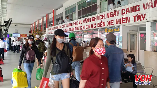 Giá vé xe Tết dương lịch, Tết nguyên đán 2021 tăng bao nhiêu, ngày nào bán?