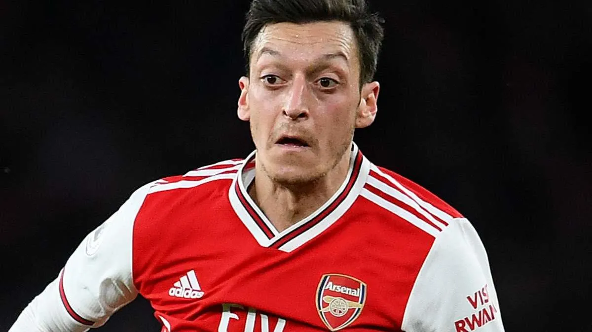 Mesut Ozil quyết định rời Arsenal vào tháng 1 năm 2021