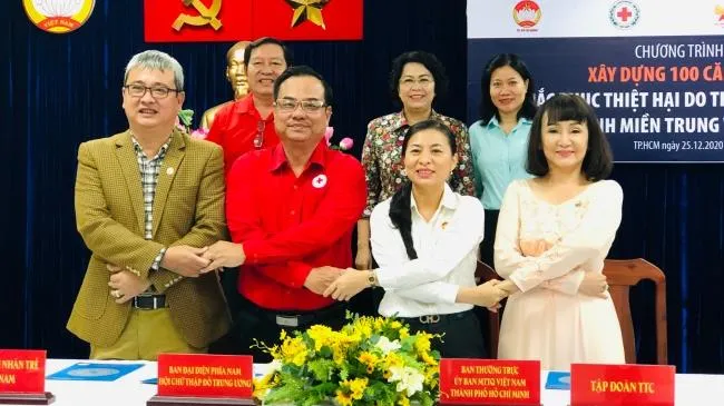 Xây dựng 100 căn “Nhà đoàn kết yêu thương” tặng đồng bào miền Trung và Tây nguyên