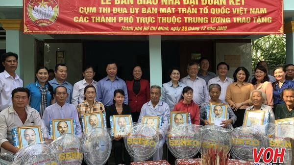 MTTQ 5 Thành phố trực thuộc Trung ương tặng 10 căn nhà Đại đoàn kết cho các hộ nghèo tại Cần Giờ