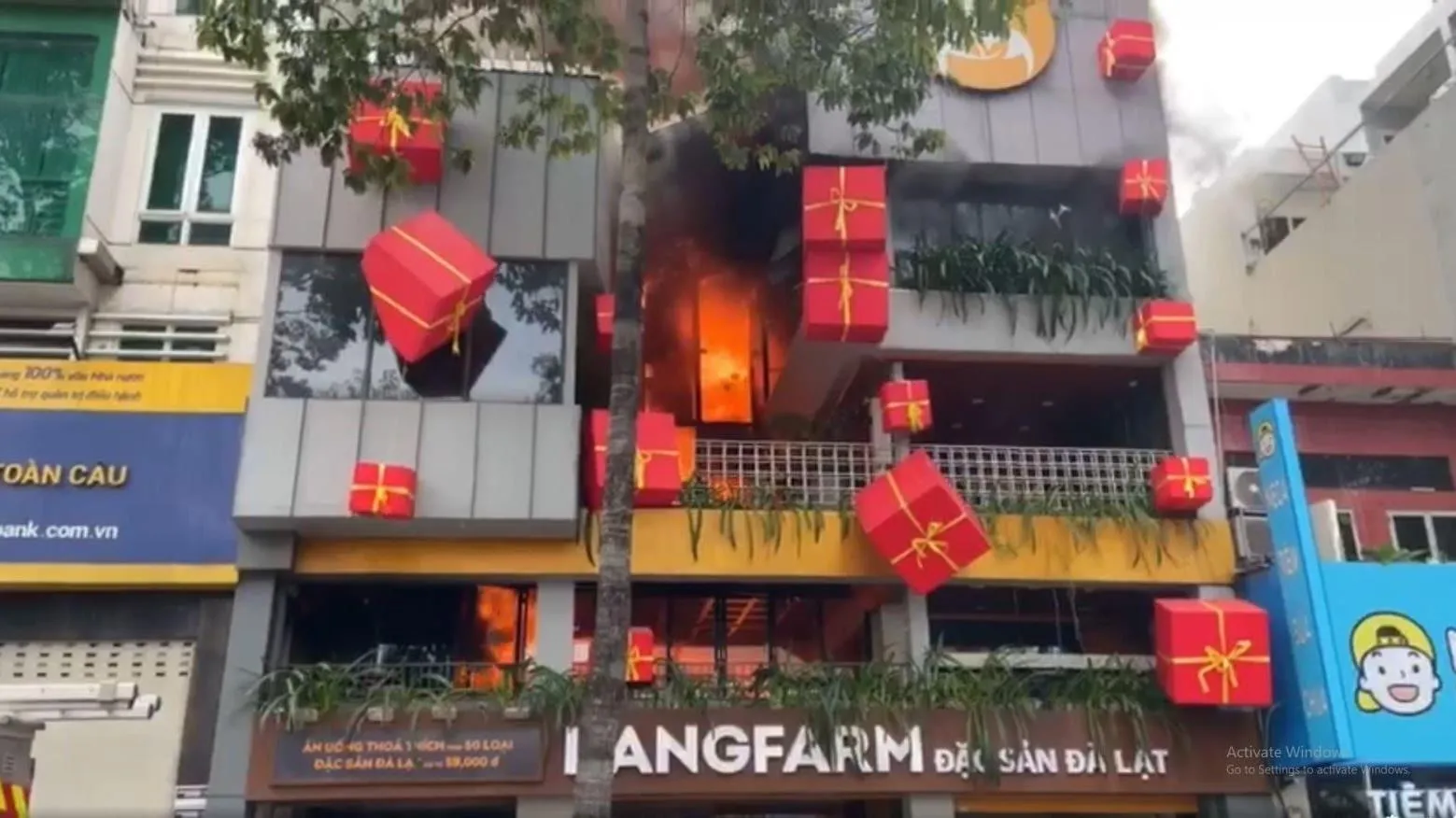 Ngày đầu năm mới, cháy một nhà hàng tự chọn ở quận 5, TPHCM