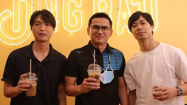 HLV Kiatisuk giao lưu cùng người hâm mộ tại TPHCM