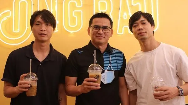 HLV Kiatisuk giao lưu cùng người hâm mộ tại TPHCM