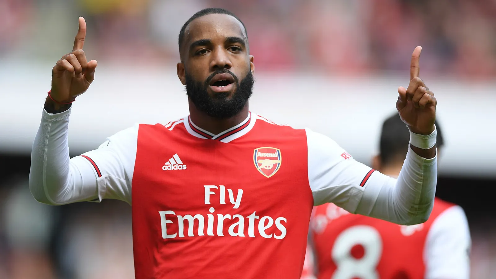 HLV Arteta nói gì về phong độ cao của Lacazette?