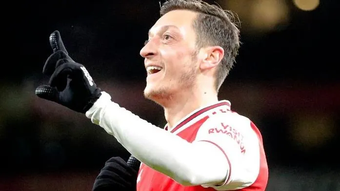 Arsenal mất tiền tấn cho Mesut Ozil