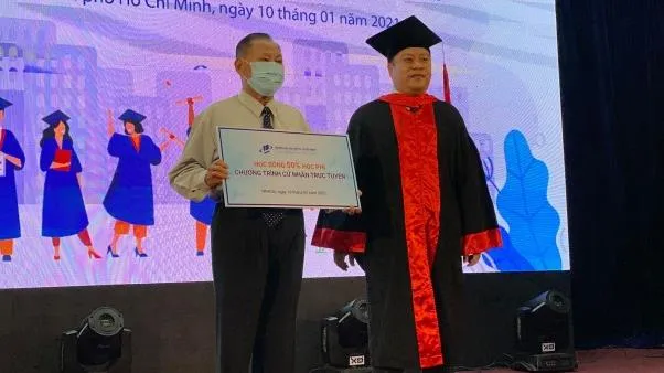 Tân sinh viên đại học tuổi 72