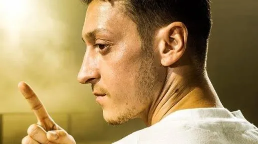 Mesut Ozil thẳng thừng từ chối Tottenham