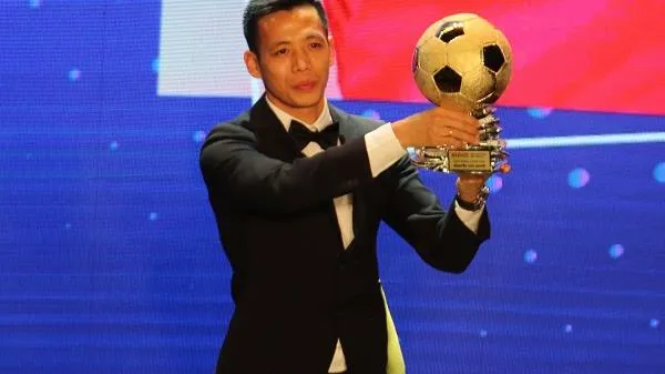 Tiền đạo Nguyễn Văn Quyết lần đầu tiên đoạt Quả bóng vàng Việt Nam