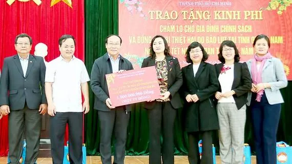TPHCM thăm tặng quà cho người nghèo tại hai tỉnh Quảng Nam, Quảng Ngãi