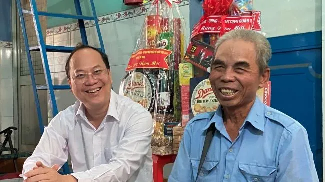 Lãnh đạo Thành ủy TPHCM đi thăm, chúc Tết Tân Sửu 2021