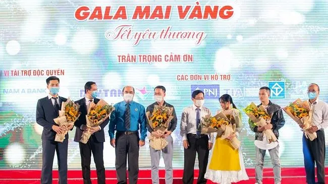 PNJ tổ chức hoạt động chăm lo Tết cho người lao động xa quê