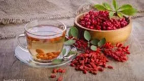 Cách trong uống ngoài xoa giúp tóc đen trở lại