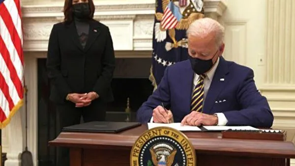 Ông Biden bị chỉ trích vì ký hơn 30 lệnh hành pháp chỉ trong 9 ngày kể từ khi nhậm chức