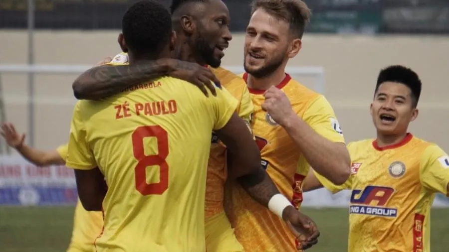 HLV Petrovic tiết lộ lý do thắng đậm Nam Định