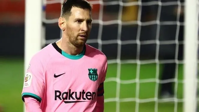 Barca đã sai khi không bán Messi ở Hè 2020