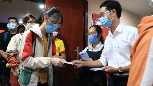 Hơn 2.000 phần quà tặng sinh viên đón tết xa nhà