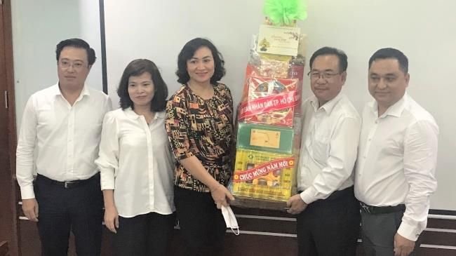 Phó Chủ tịch UBND TPHCM Phan Thị Thắng thăm và chúc Tết doanh nghiệp