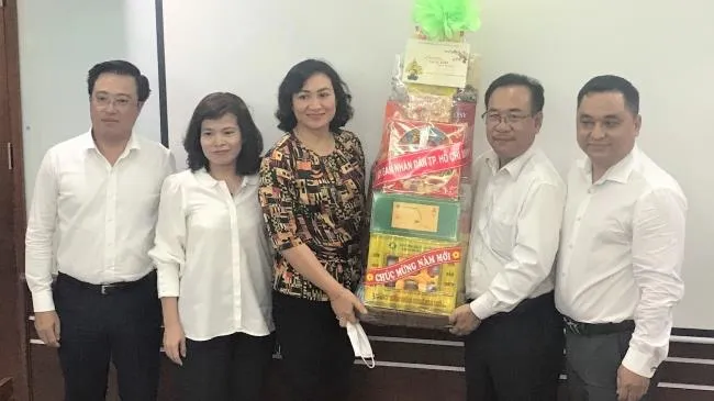 Phó Chủ tịch UBND TPHCM Phan Thị Thắng thăm và chúc Tết doanh nghiệp