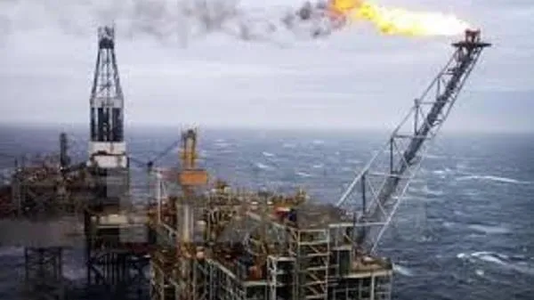 Giá xăng dầu hôm nay 2/2/2021: Trái chiều sau phiên tăng hơn 2%