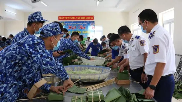 Sôi nổi Hội thi gói bánh chưng truyền thống tại BTL Vùng Cảnh sát biển 3