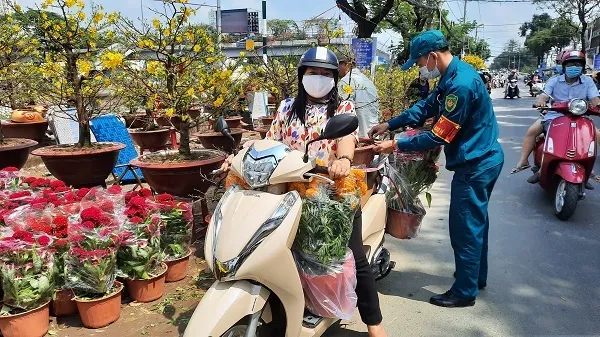 Sức mua thấp, nhà vườn mong huề vốn