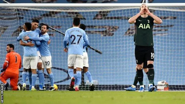 Đè bẹp Tottenham, Man City xây chắc ngôi đầu-Liverpool thua trận thứ 3 liên tiếp