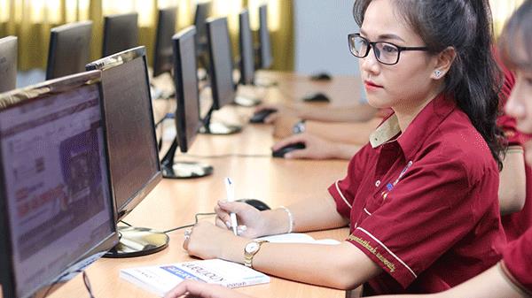 Nhiều trường đại học cho sinh viên học và thi online sau Tết