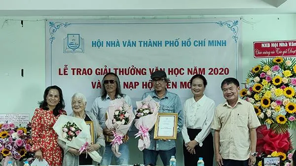 Hội nhà văn TPHCM: Trao giải thưởng văn học năm 2020