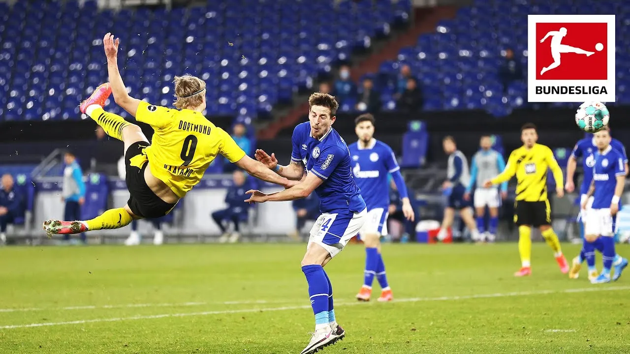 Erling Haaland lập siêu phẩm trong màu áo Dortmund