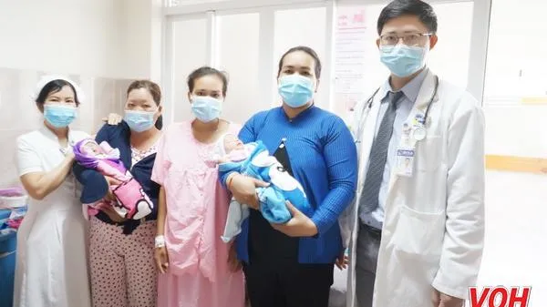 Dùng phương pháp ngoại xoay thai, xử trí thành công trường hợp song sinh hy hữu