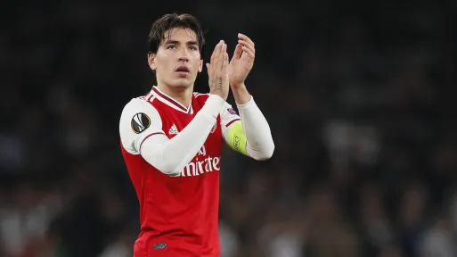 Arsenal bán Bellerin mua thương binh Barca