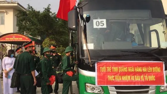 Hàng chục ngàn thanh niên lên đường nhập ngũ