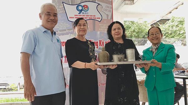 Hơn 15 kỷ vật được trao tặng tại chương trình Một thời tuổi trẻ hào hùng