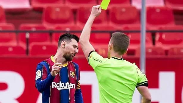 Messi xứng đáng nhận thẻ đỏ ở trận đấu với Sevilla