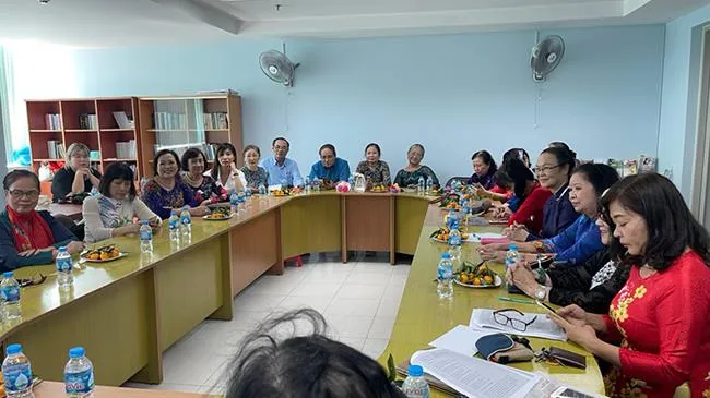 Hội nhà văn TPHCM giao lưu Mẹ là nguồn cội để tri ân người mẹ