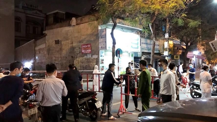 Phong tỏa một phần phố tại Hải Phòng liên quan đến 2 ca bệnh nhiễm Covid-19 từ Nội Bài sang Úc