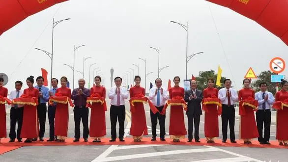 Thông xe cầu Cửa Hội nối Nghệ An - Hà Tĩnh