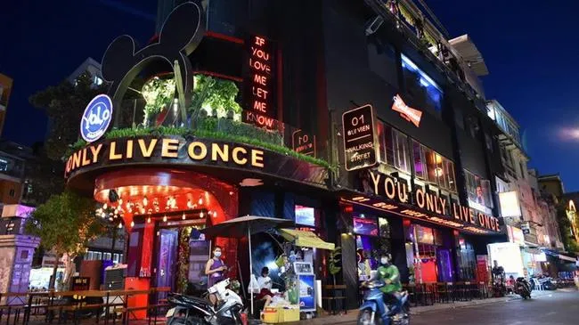 Kiểm soát tốt dịch COVID-19, TPHCM cho phép vũ trường, quán bar, karaoke hoạt động trở lại