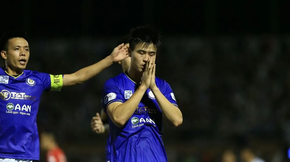 Đội Hà Nội nói gì về pha phạm lỗi của Hoàng Thịnh với Đỗ Hùng Dũng?