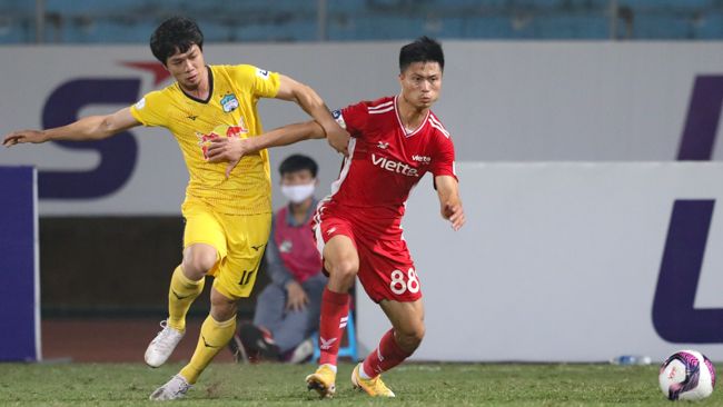 Vào sân từ ghế dự bị, Công Phượng ghi bàn đầu tiên ở V-League 2021
