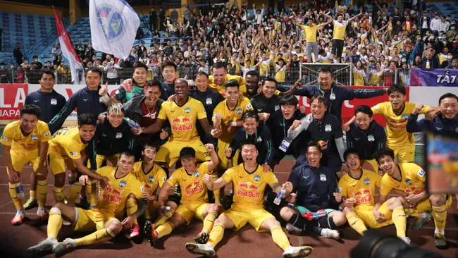 Vượt qua Viettel, HAGL vươn lên dẫn đầu BXH V-League 2021
