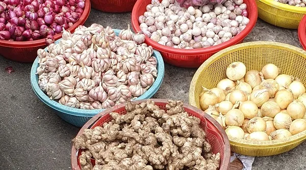 Giá cả thị trường hôm nay 25/3/2021: Tỏi từ 30.000 đồng/kg