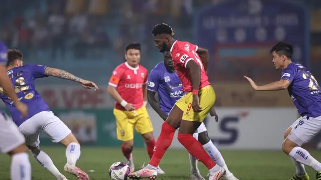 Kết quả V-League 2021: Hà Nội thoát thua trước Hà Tĩnh - Đà Nẵng đè bẹp Thanh Hóa