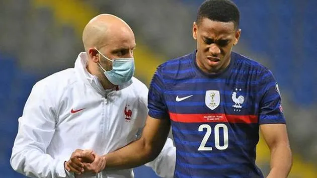 Sau Rashford, MU nhận thêm tin buồn từ Anthony Martial