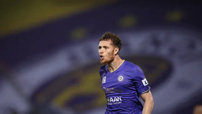 Hà Nội FC thoát thua nhờ bàn thắng ở phút 90