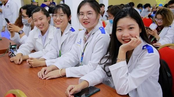 Ra mắt câu lạc bộ sinh viên quốc tế