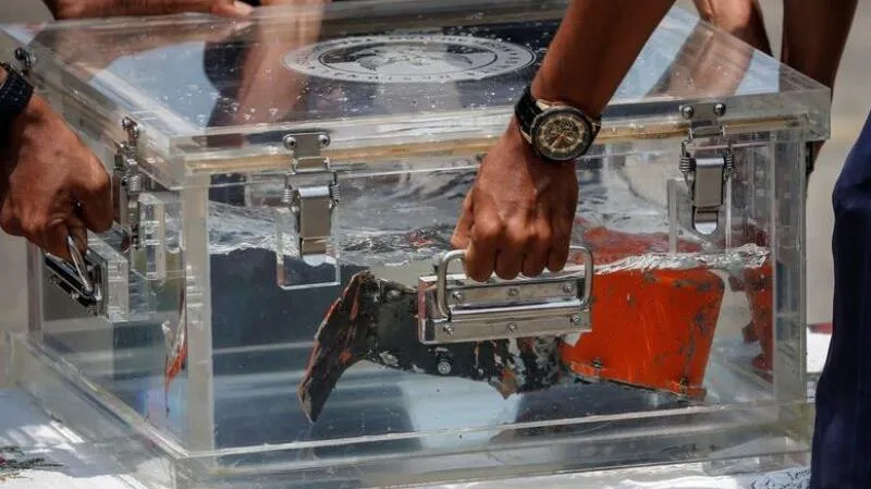 Tìm thấy thiết bị ghi âm buồng lái của máy bay Indonesia bị rơi