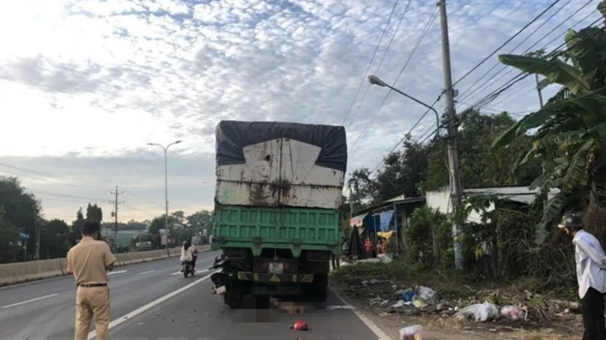 Tin tức tai nạn giao thông hôm nay 1/4/2021: Tông vào xe ben, nam thanh niên tử vong tại chỗ